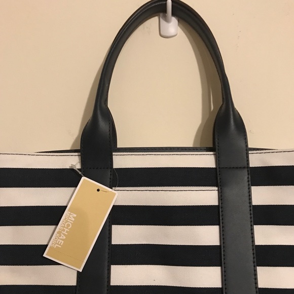 BNWT Navy & White Striped Michael Kors Hand Bag - Picture 3 of 8